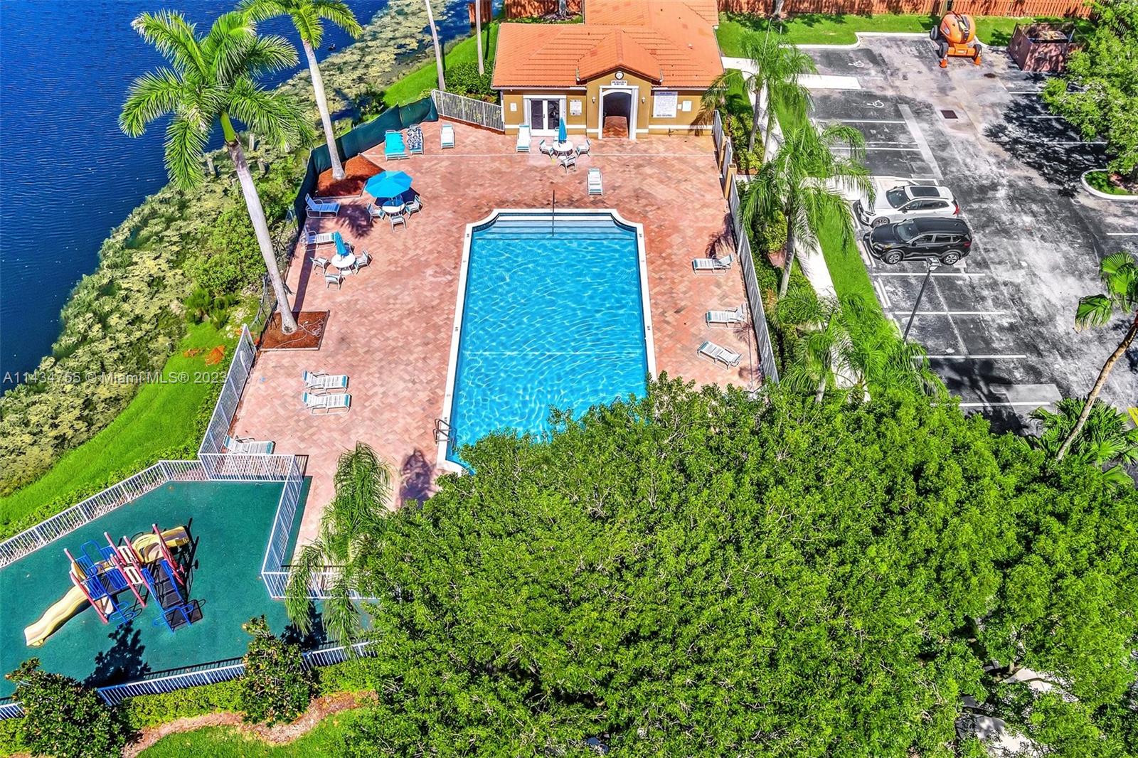 EMERALD COURTS - OPAL CRE - Residential