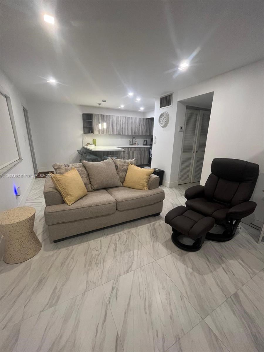 WARRENTON HOUSE CONDO - Residential