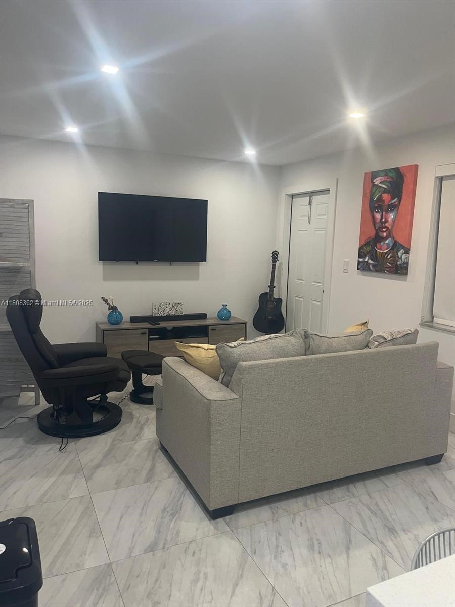 WARRENTON HOUSE CONDO - Residential