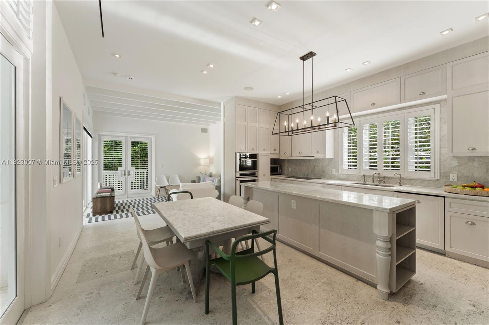 TROPICAL ISLE HOMES SUB 4 - Residential