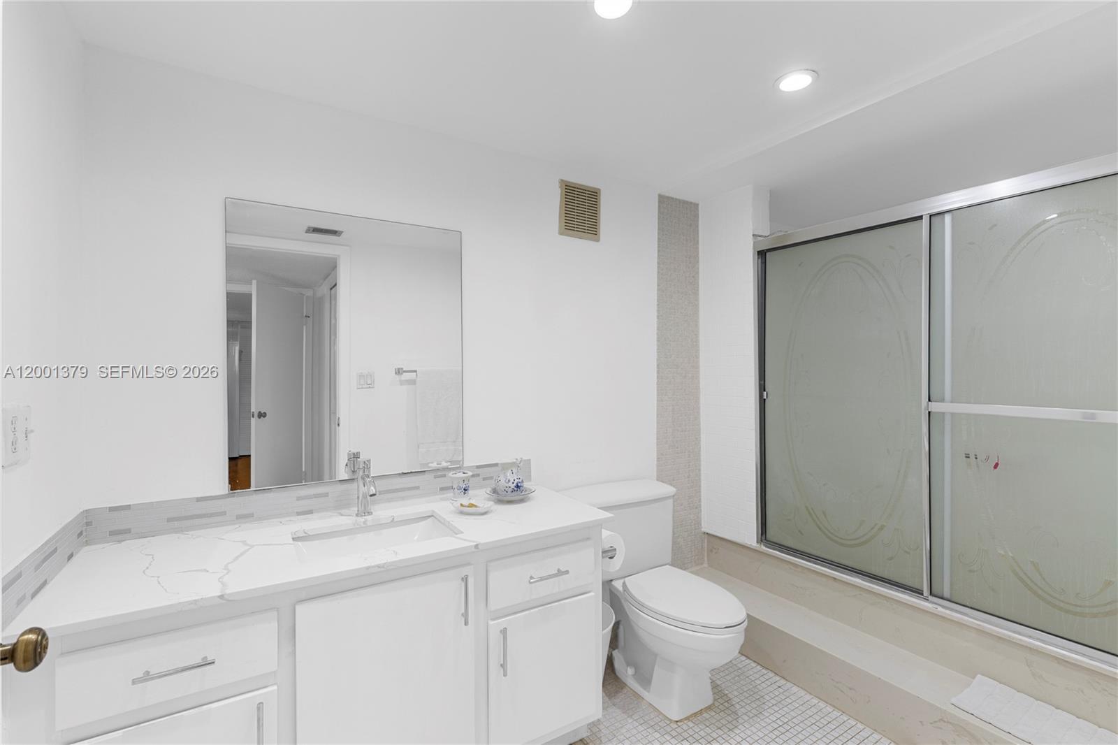 BLDG 6 OF COUNTRY CLUB AP - Residential