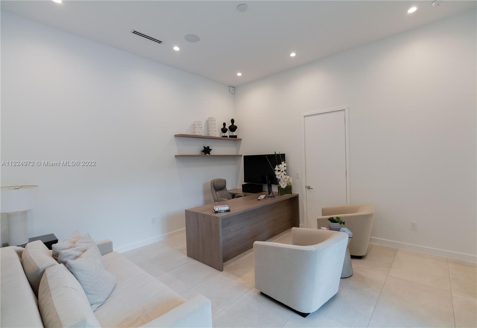 TOWN & RANCH ESTATES - Residential