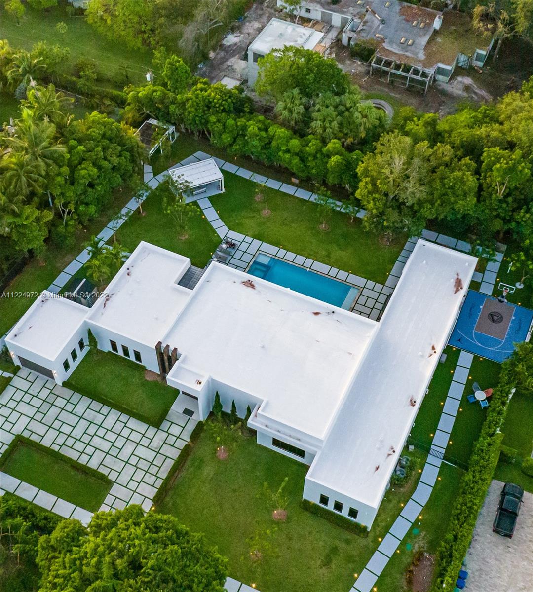 TOWN & RANCH ESTATES - Residential
