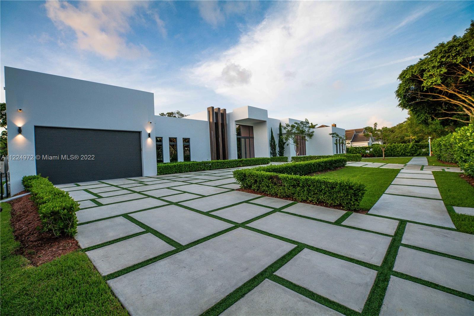 TOWN & RANCH ESTATES - Residential