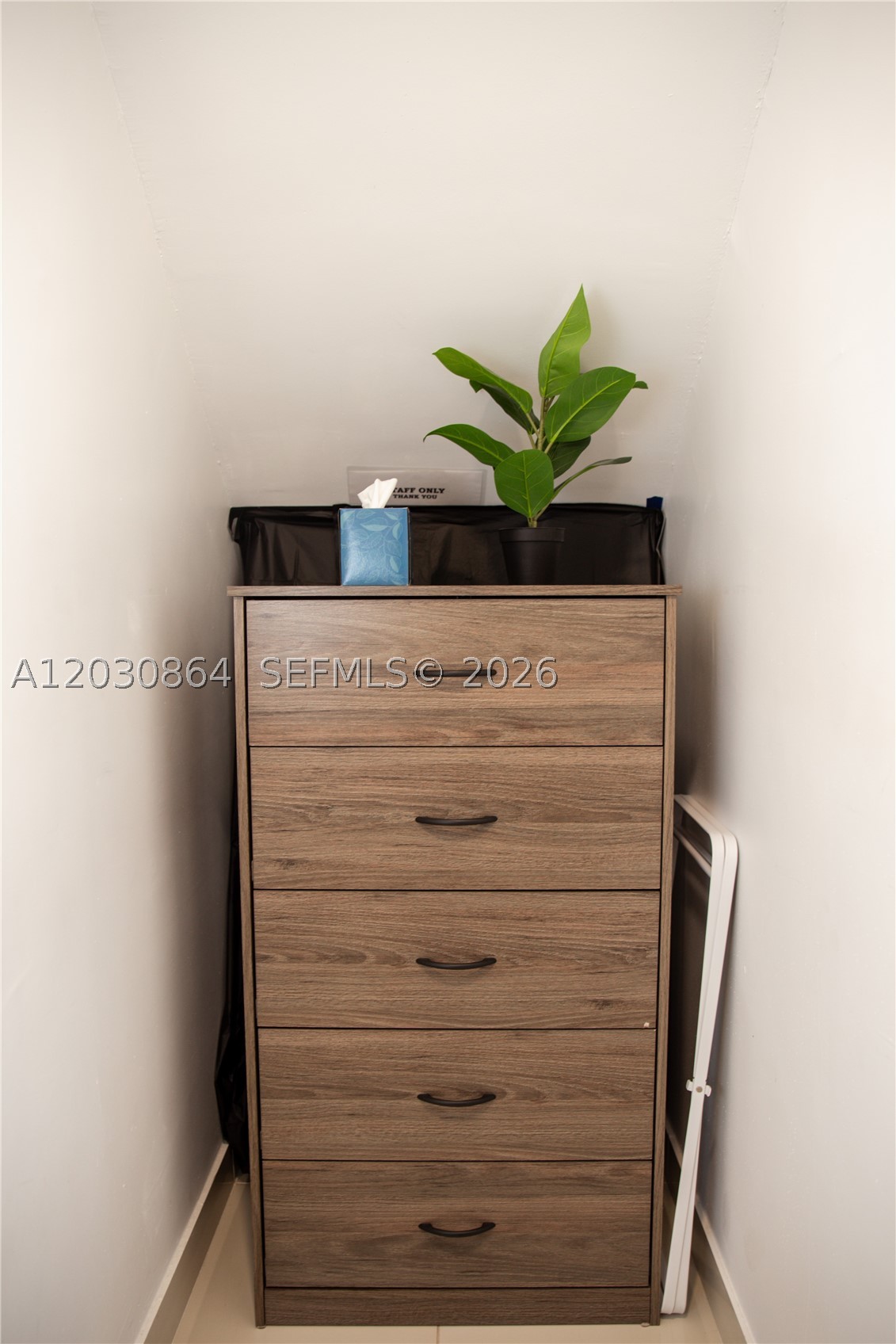 PARADISE GARDENS - Residential Lease