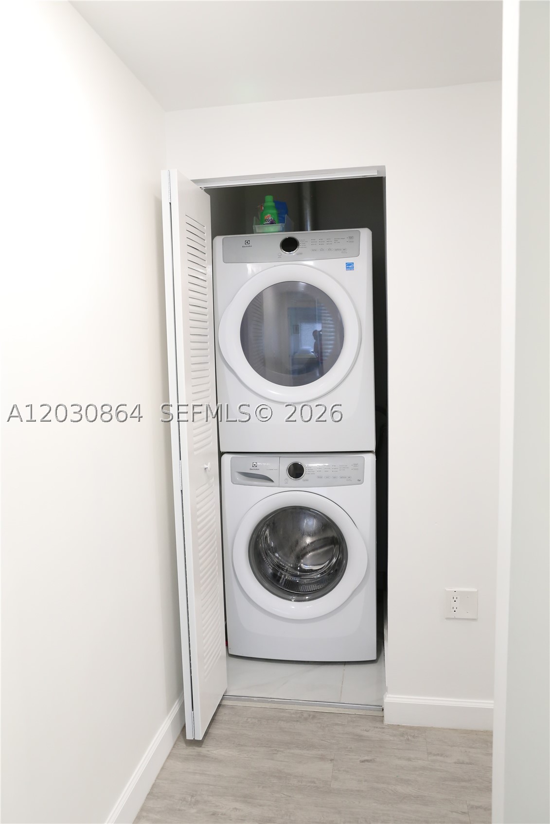 PARADISE GARDENS - Residential Lease