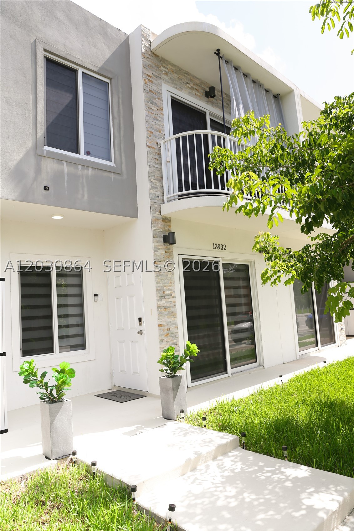 PARADISE GARDENS - Residential Lease