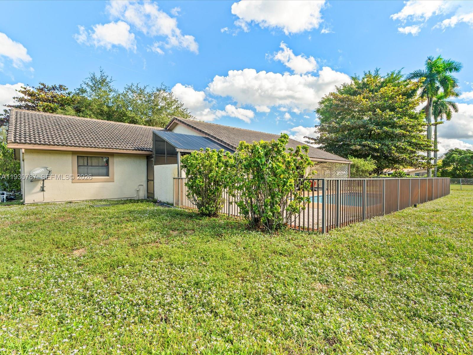 CORAL SPRINGS COUNTRY CLU - Residential