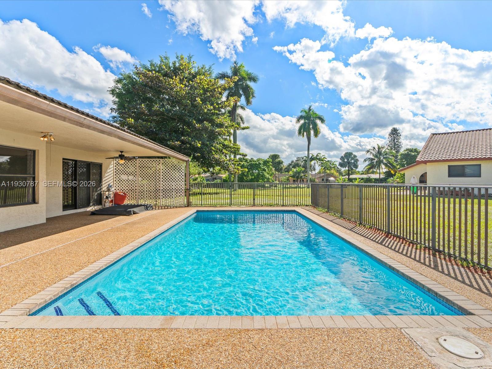 CORAL SPRINGS COUNTRY CLU - Residential