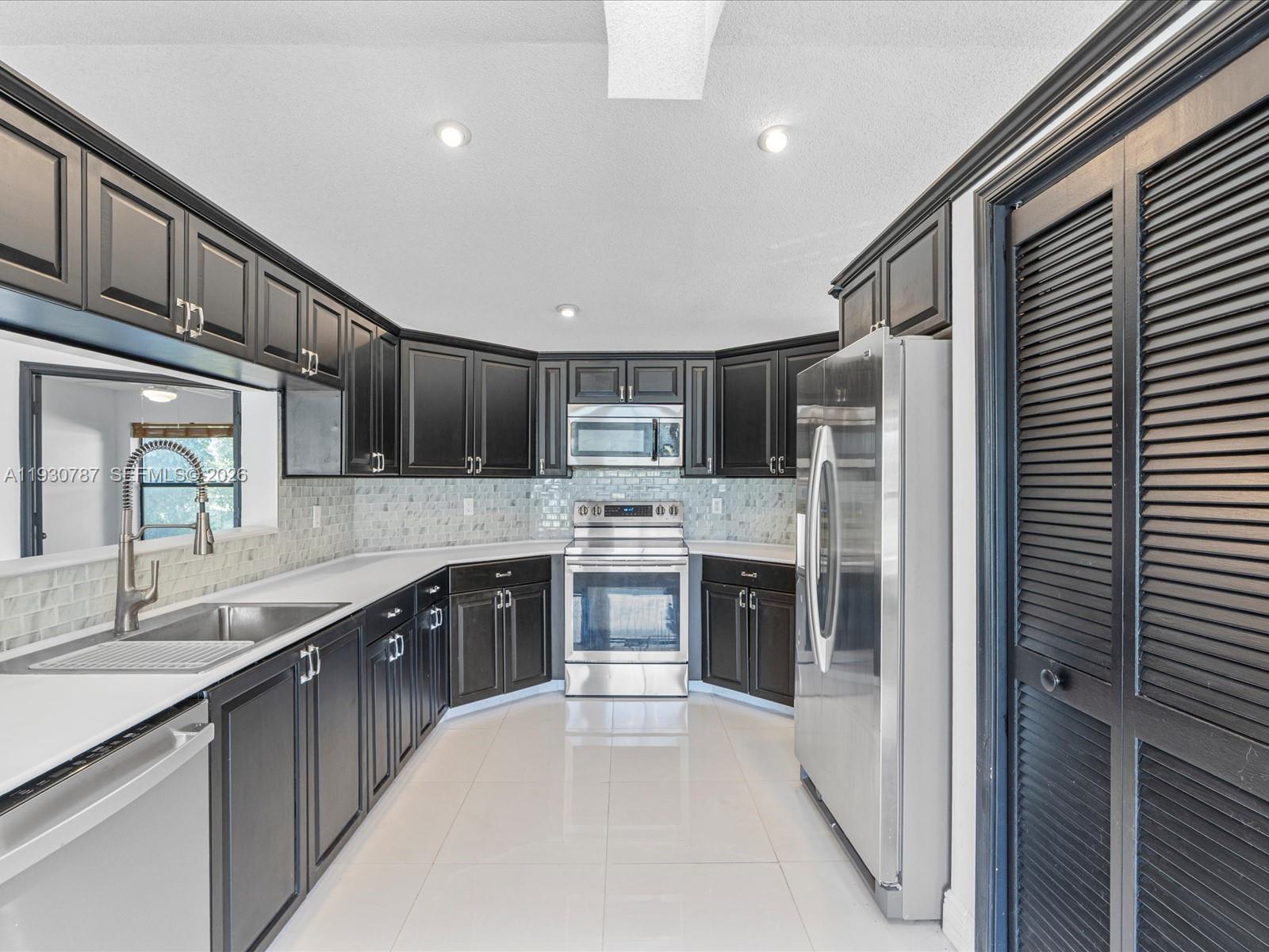 CORAL SPRINGS COUNTRY CLU - Residential