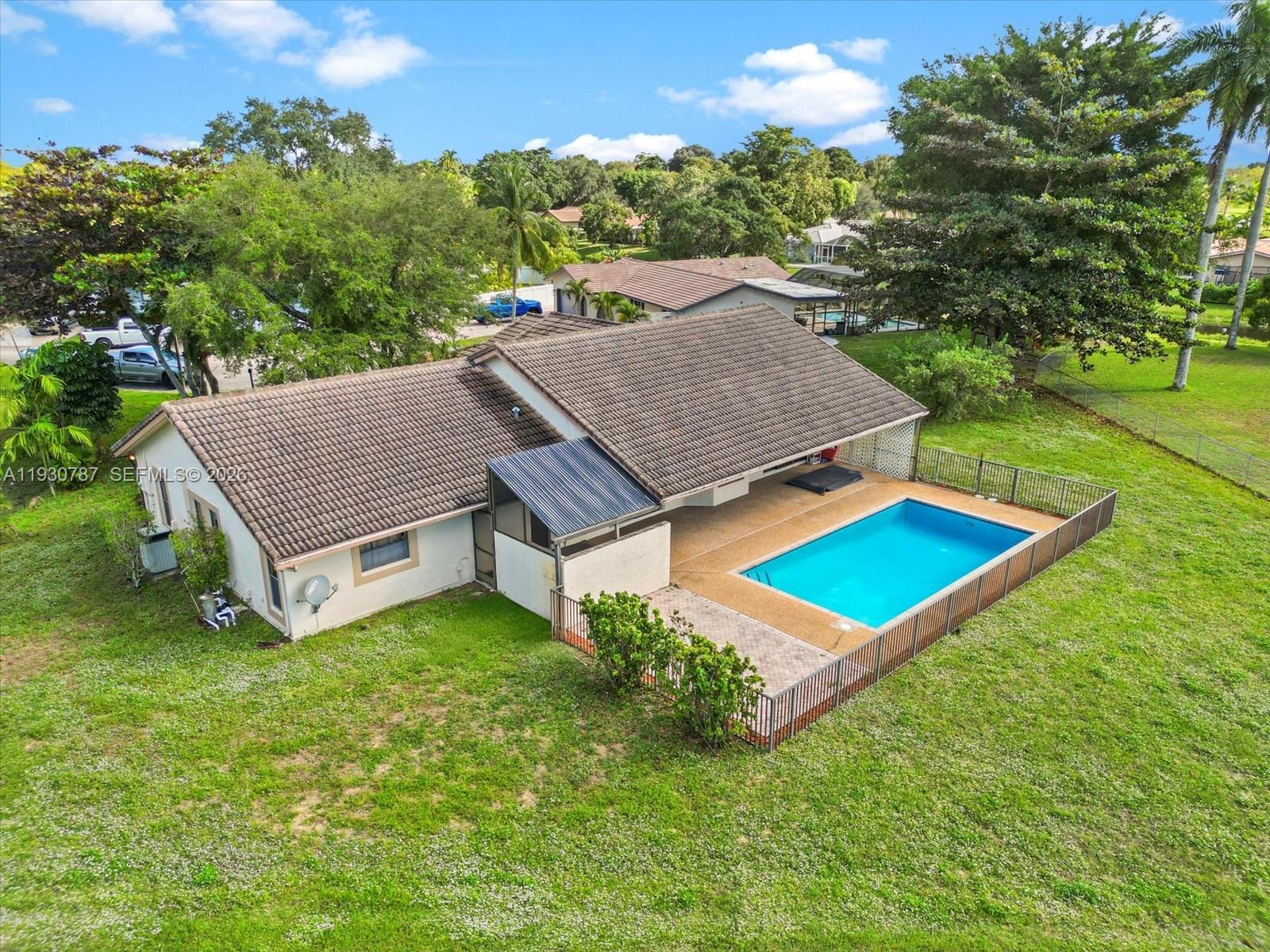 CORAL SPRINGS COUNTRY CLU - Residential