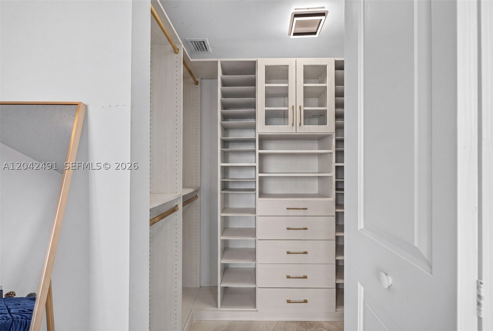 PLATINUM CONDO - Residential