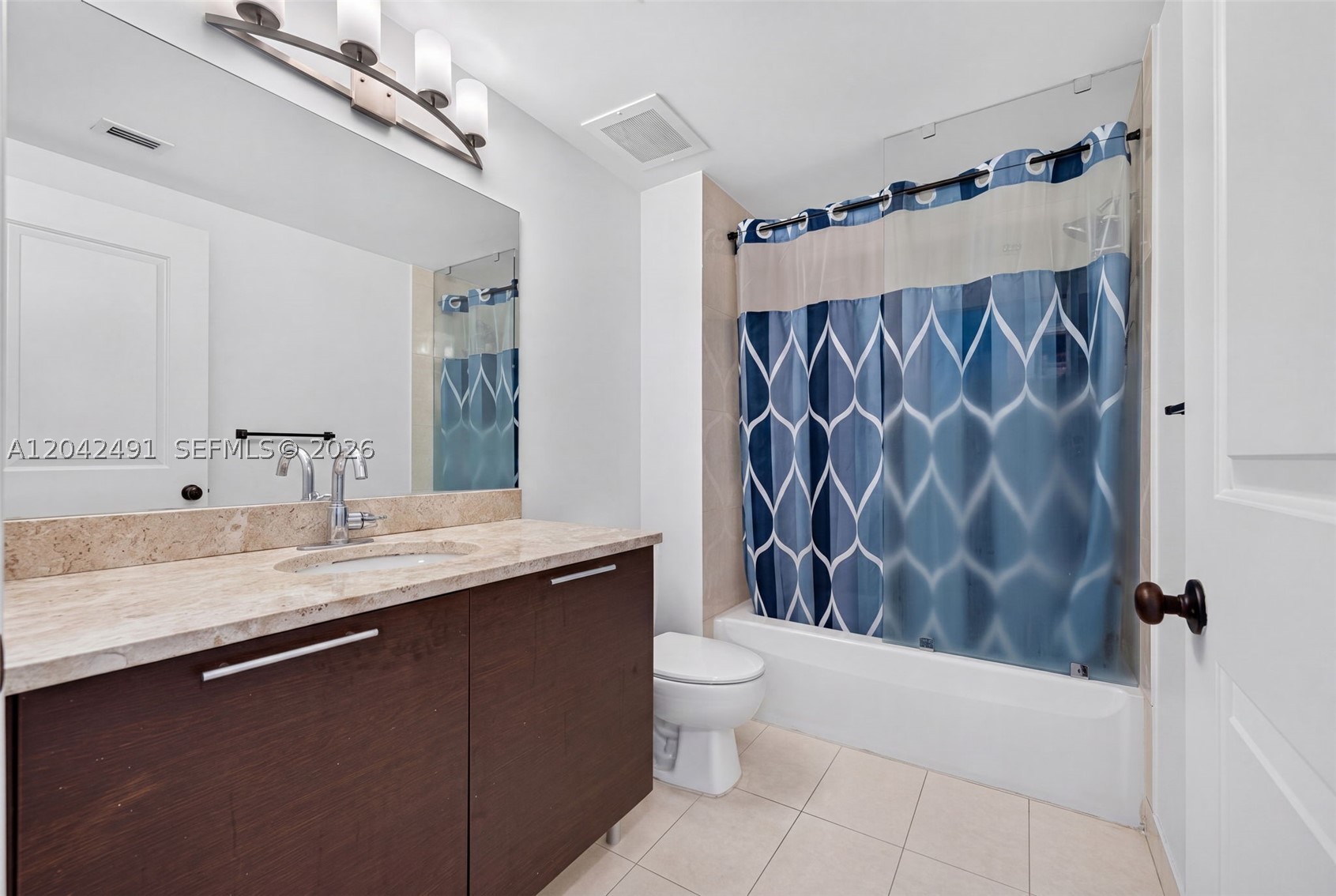 PLATINUM CONDO - Residential