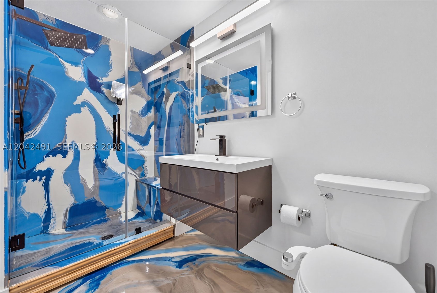 PLATINUM CONDO - Residential