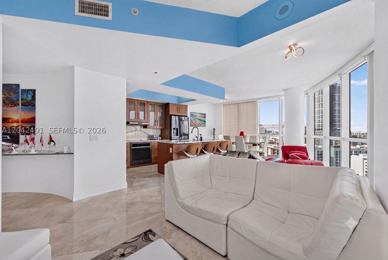 PLATINUM CONDO - Residential