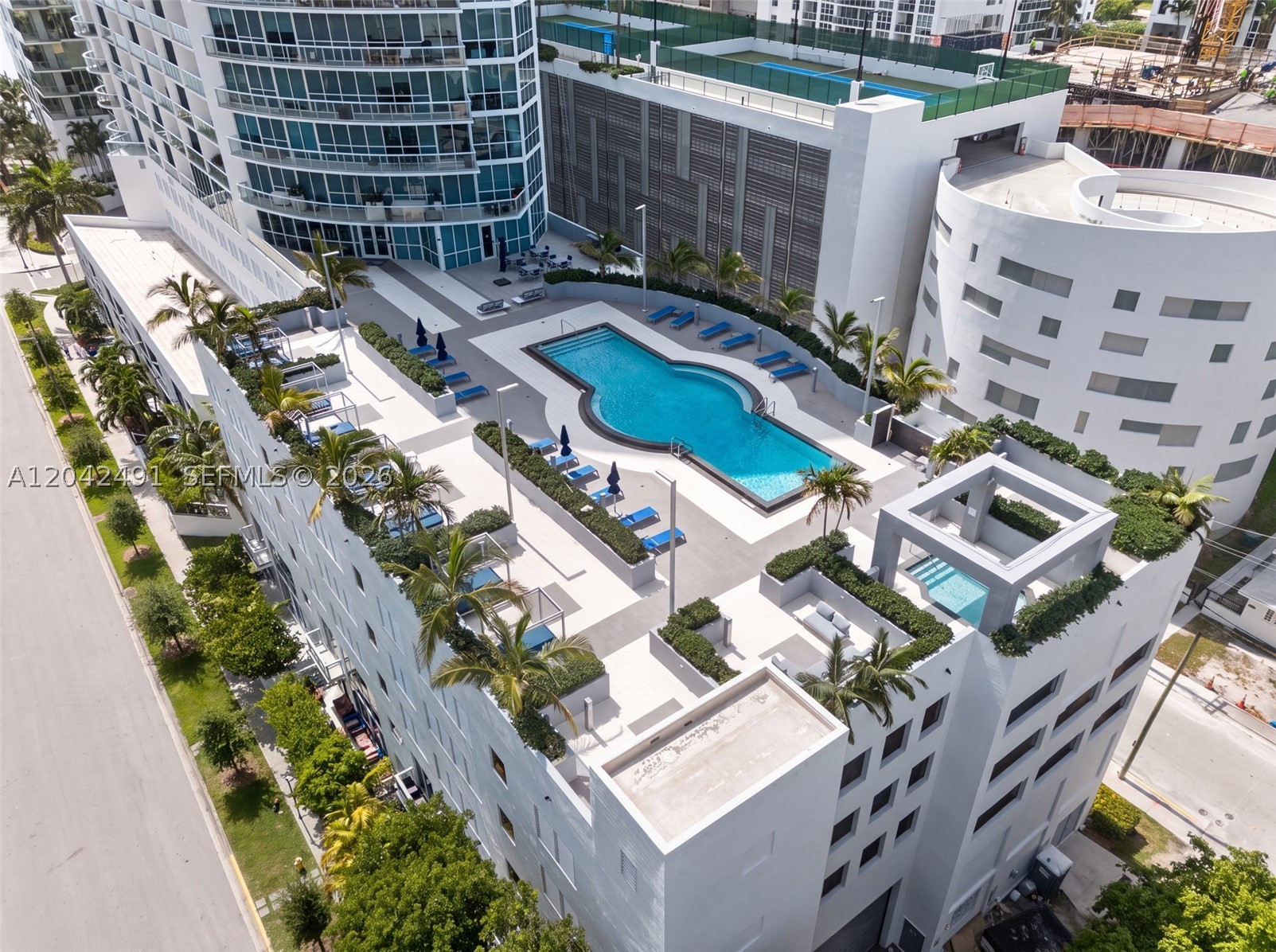 PLATINUM CONDO - Residential