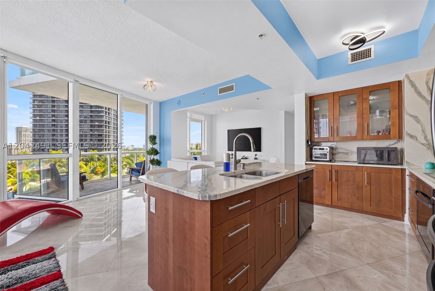 PLATINUM CONDO - Residential