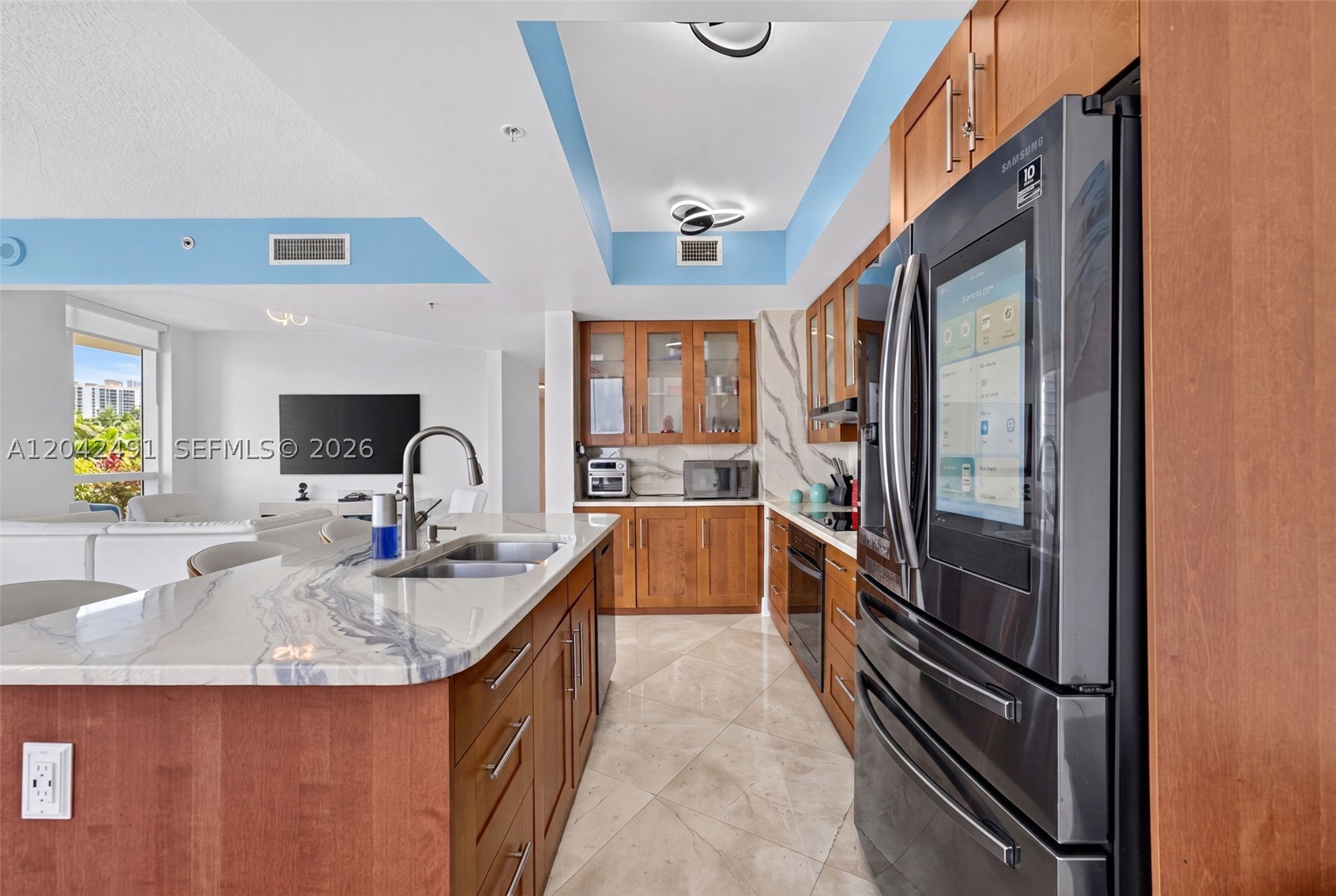 PLATINUM CONDO - Residential