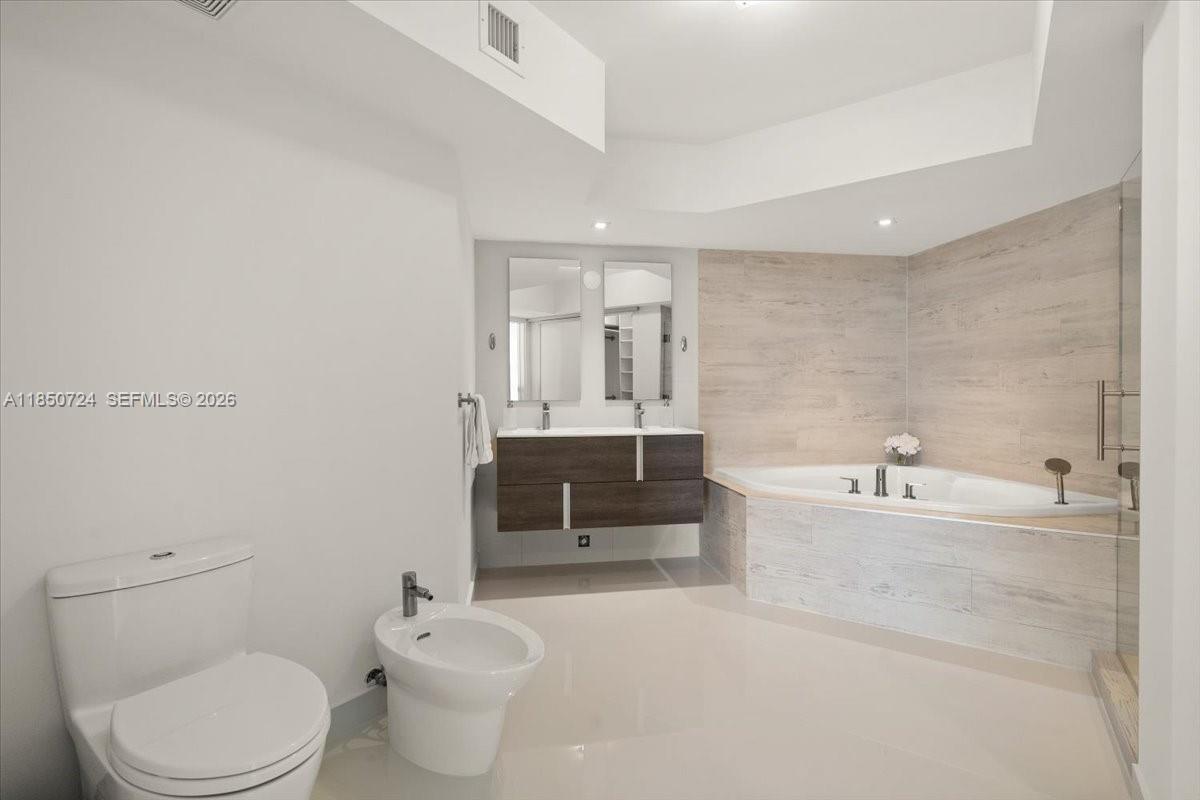 LA GORCE PALACE CONDO - Residential