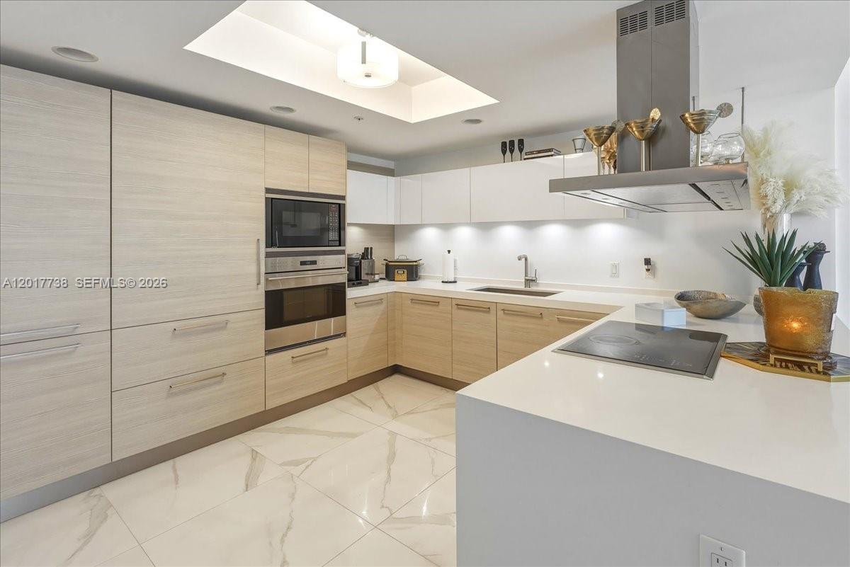 MARINA PALMS RESIDENCES N - Residential