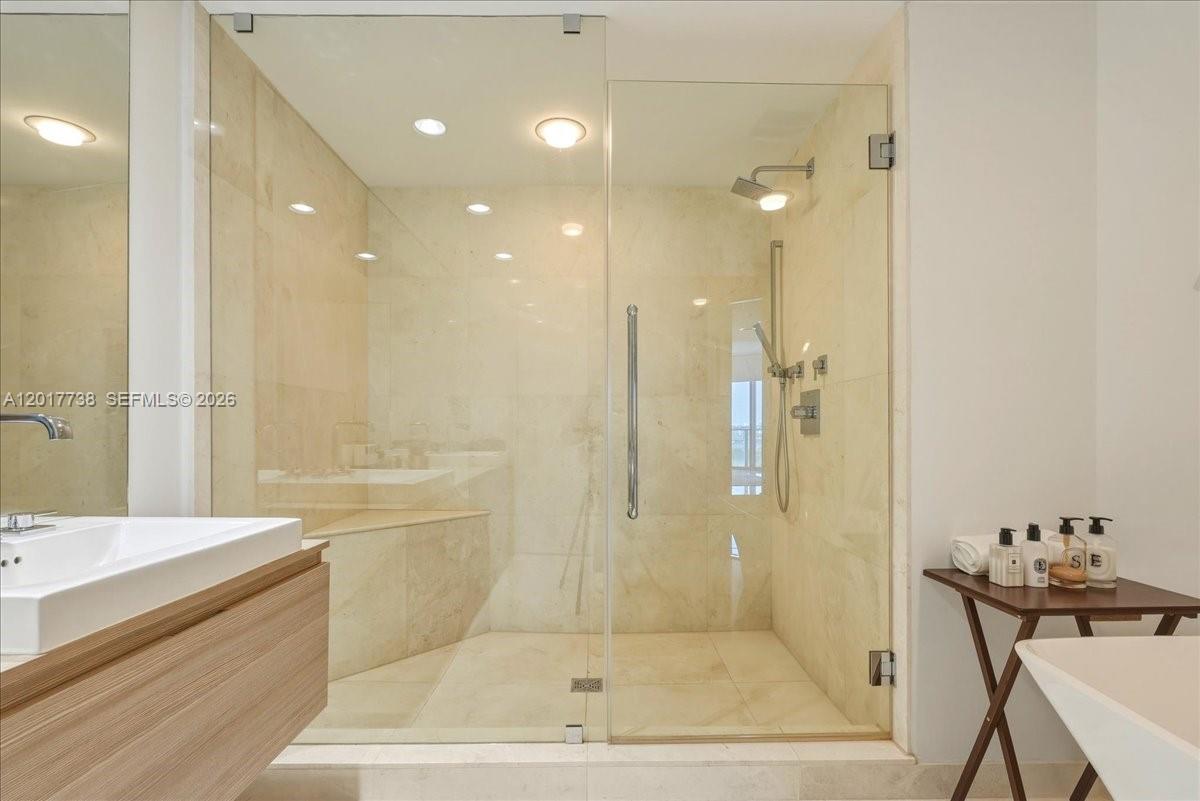 MARINA PALMS RESIDENCES N - Residential