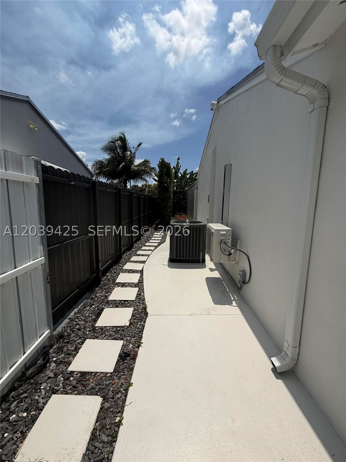COUNTRY LAKE MANORS SEC 3 - Residential