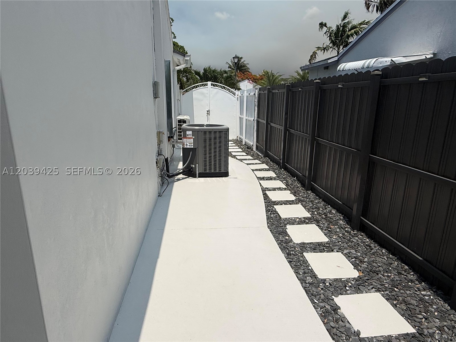 COUNTRY LAKE MANORS SEC 3 - Residential