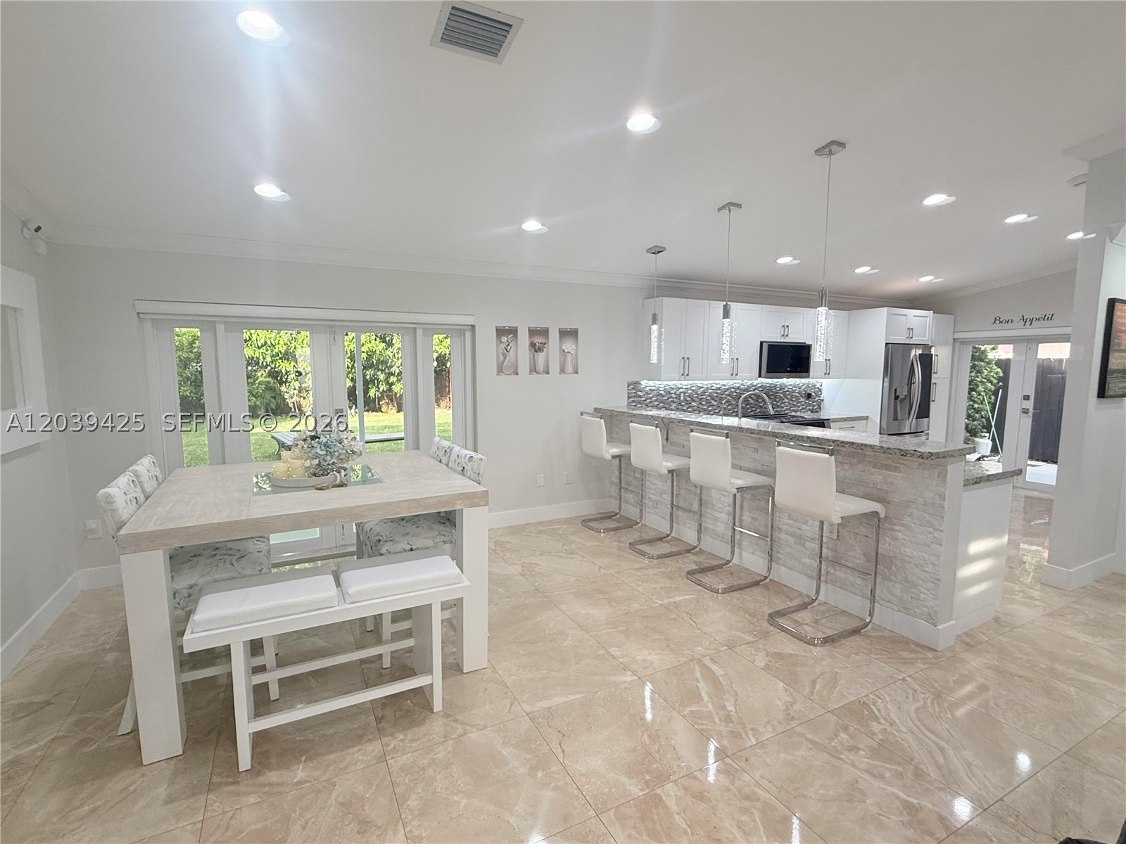 COUNTRY LAKE MANORS SEC 3 - Residential