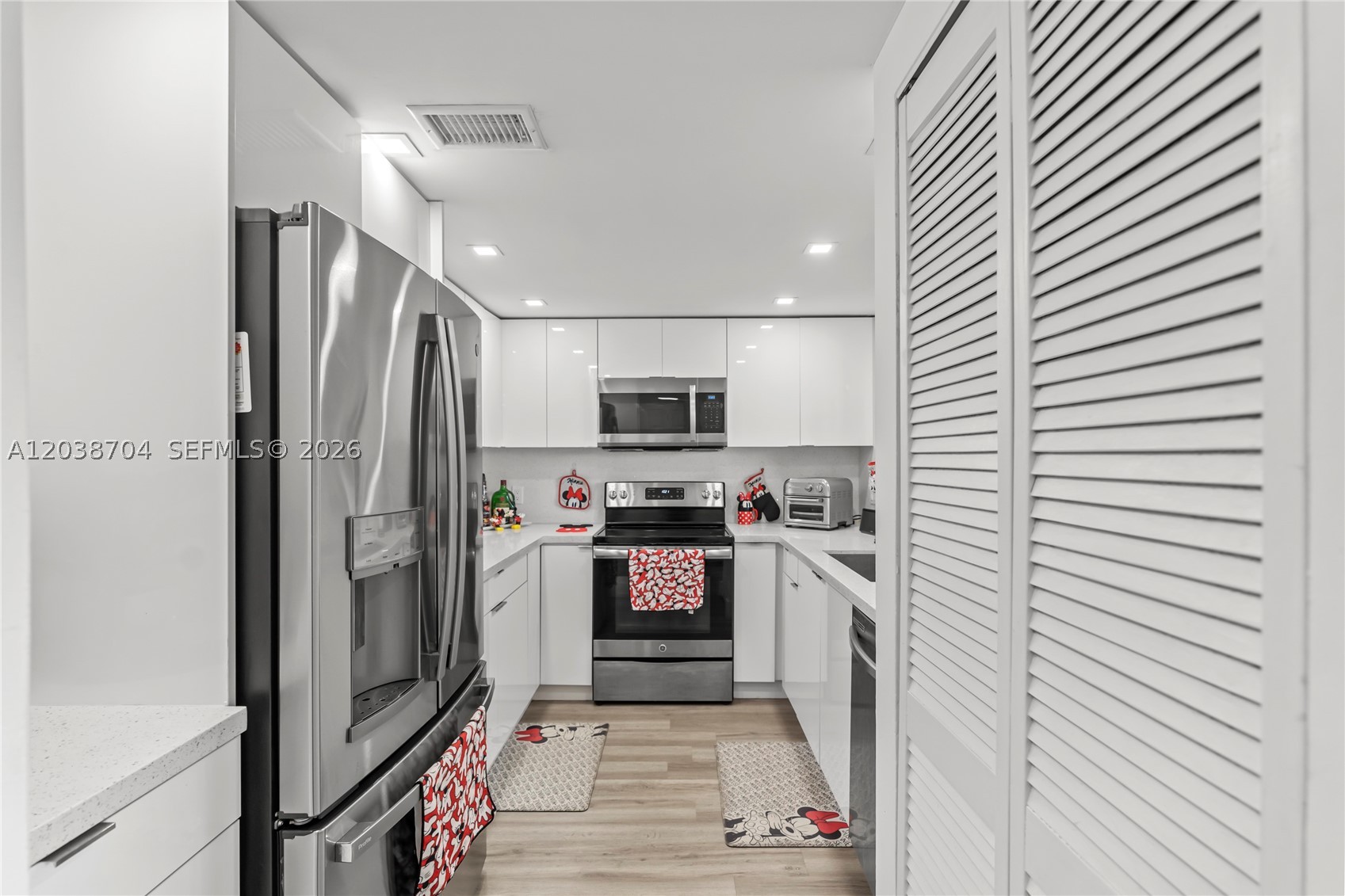 INTERNATIONAL TOWERS COND - Residential