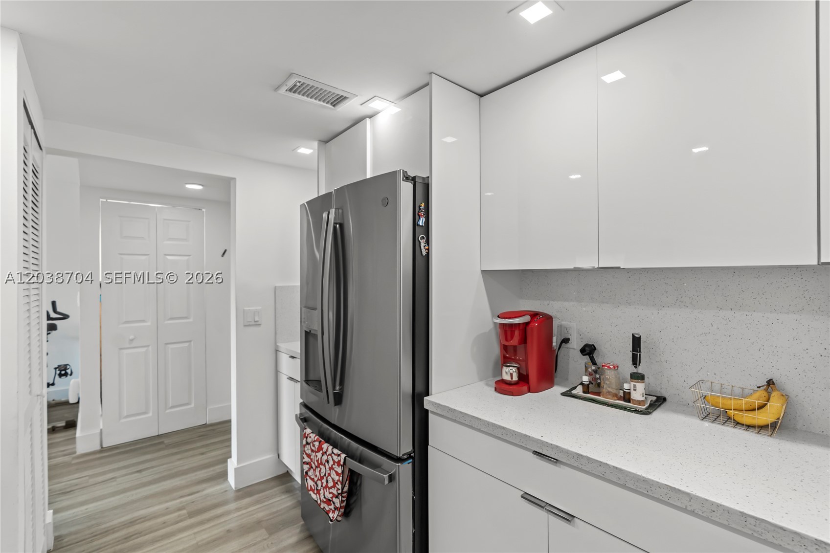 INTERNATIONAL TOWERS COND - Residential