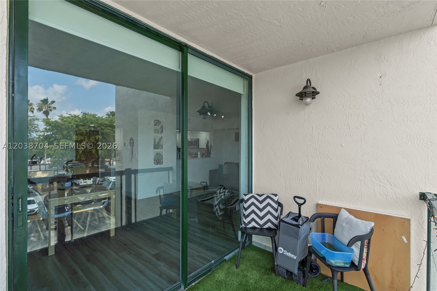 INTERNATIONAL TOWERS COND - Residential