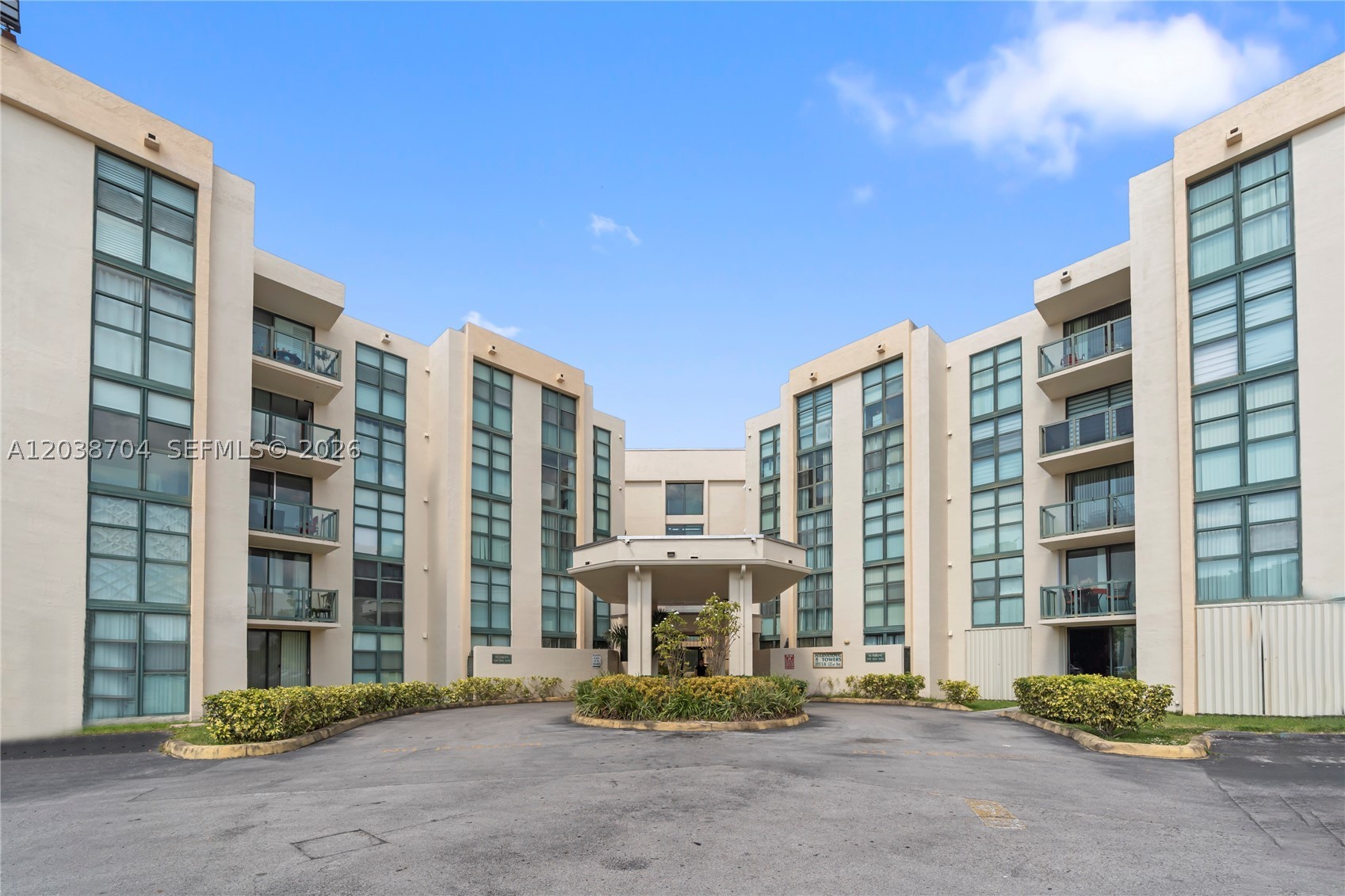 INTERNATIONAL TOWERS COND - Residential