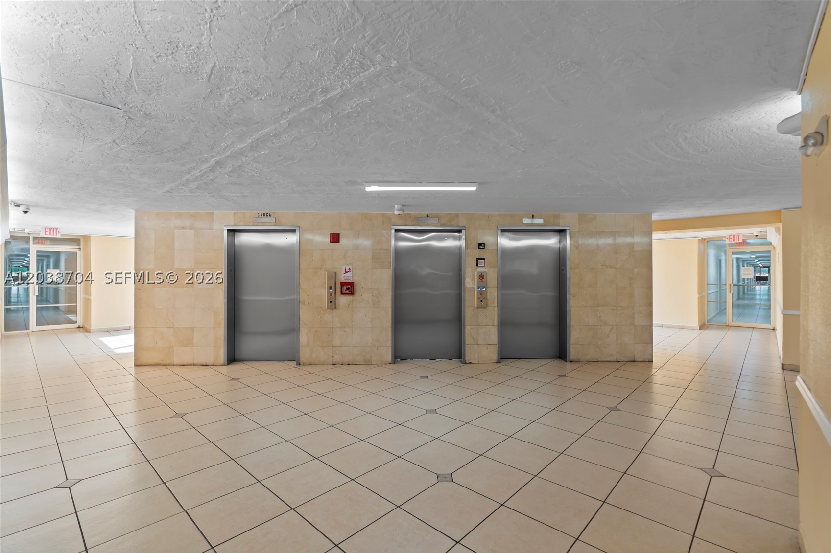 INTERNATIONAL TOWERS COND - Residential