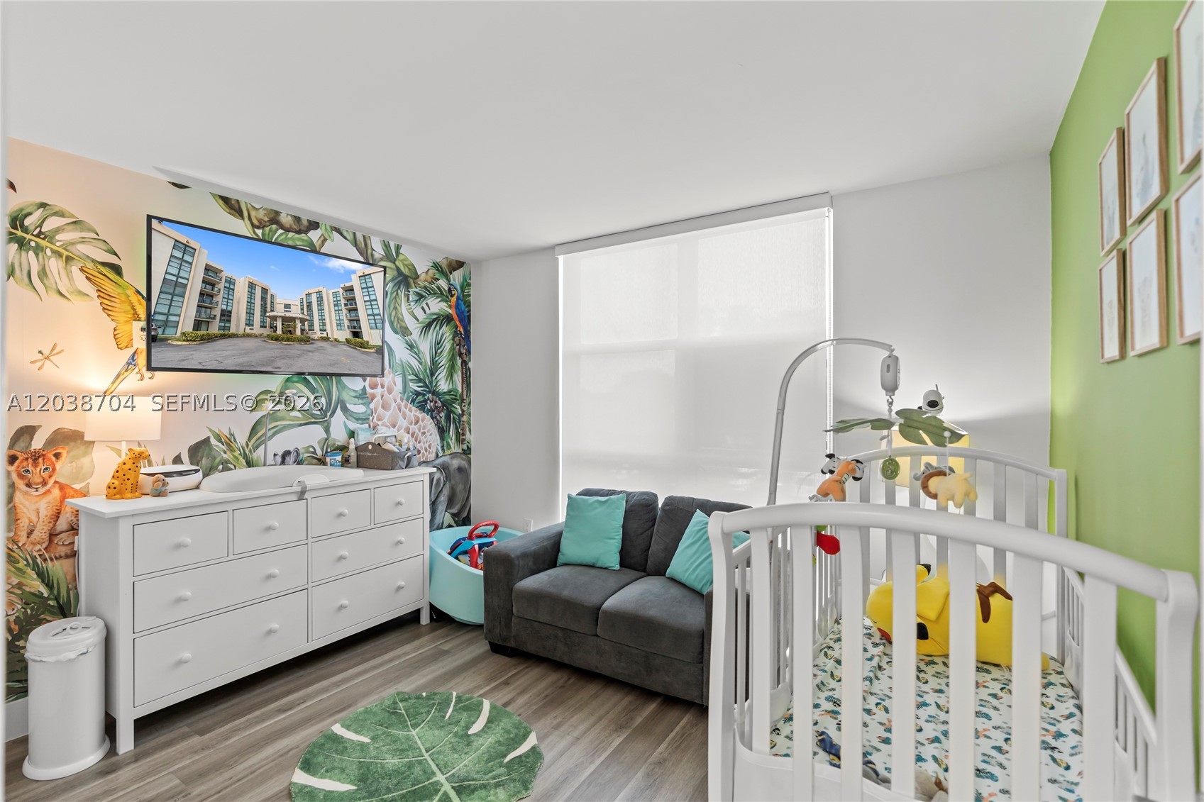 INTERNATIONAL TOWERS COND - Residential