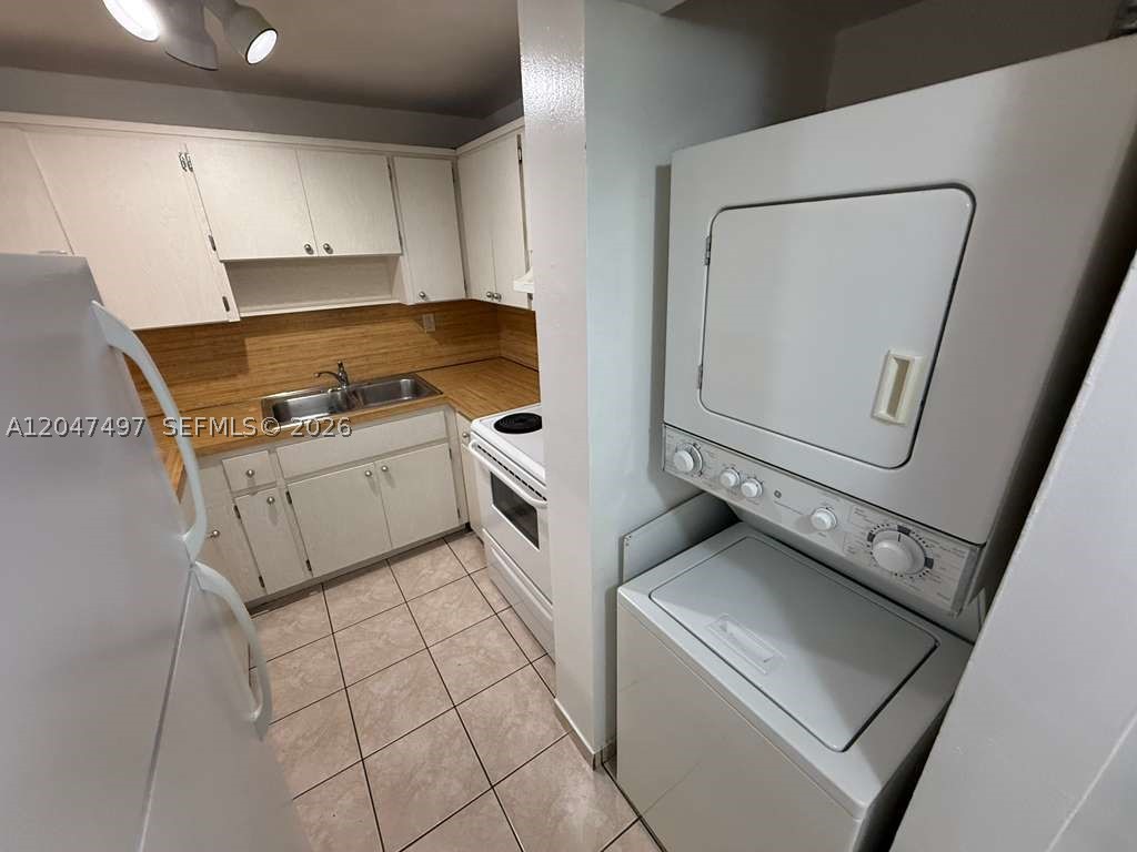 SAMARI LAKE EAST CONDO - Residential Lease