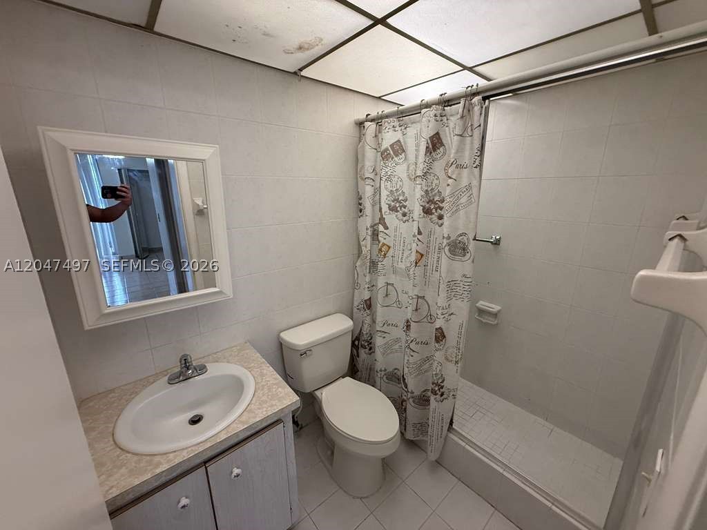 SAMARI LAKE EAST CONDO - Residential Lease
