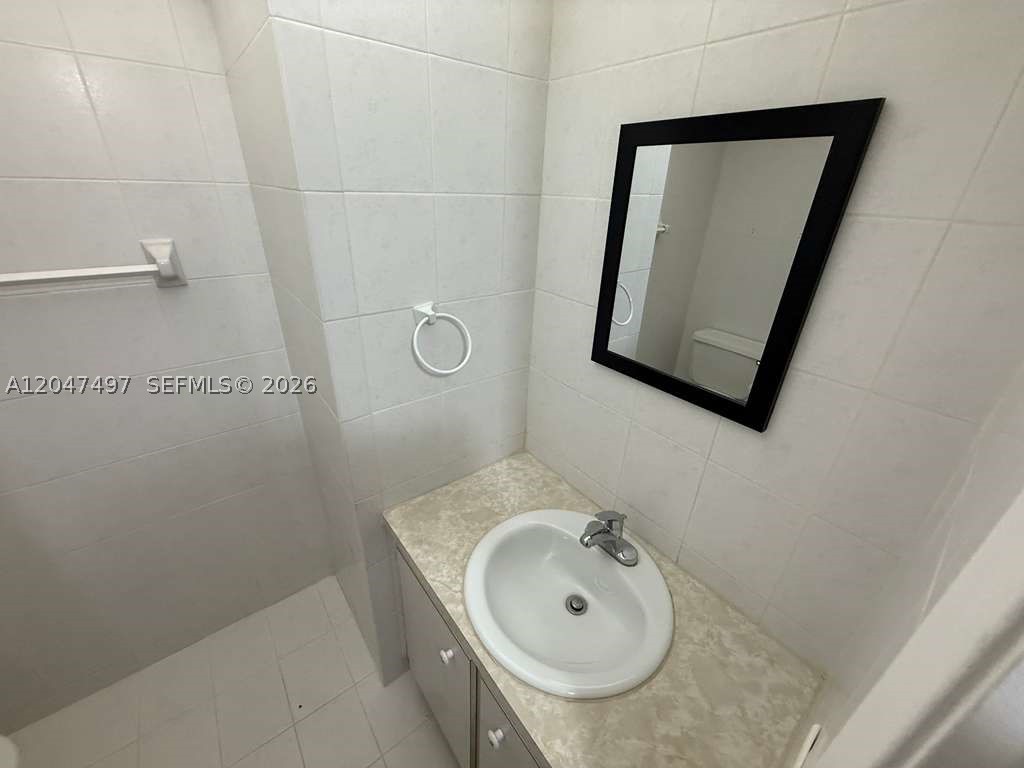 SAMARI LAKE EAST CONDO - Residential Lease