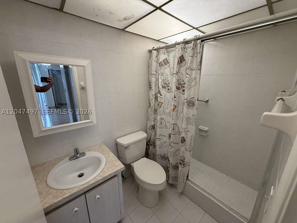 SAMARI LAKE EAST CONDO - Residential Lease