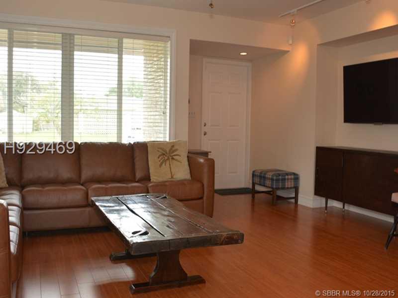 HOLLYWOOD HILLS 6-22 B - Residential