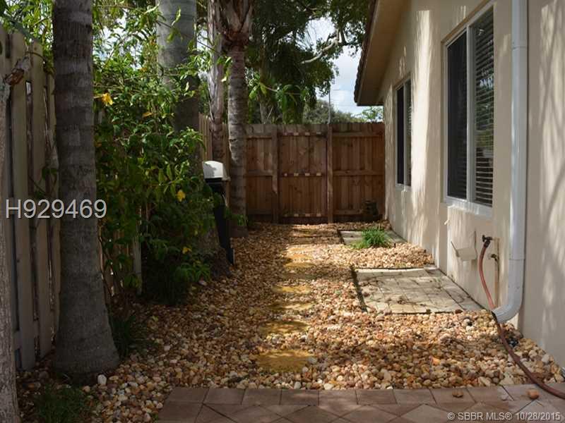 HOLLYWOOD HILLS 6-22 B - Residential