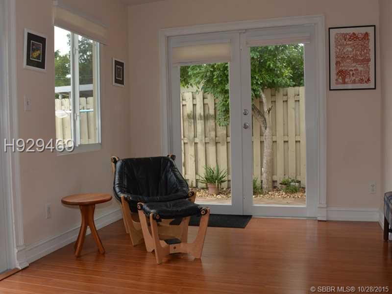 HOLLYWOOD HILLS 6-22 B - Residential