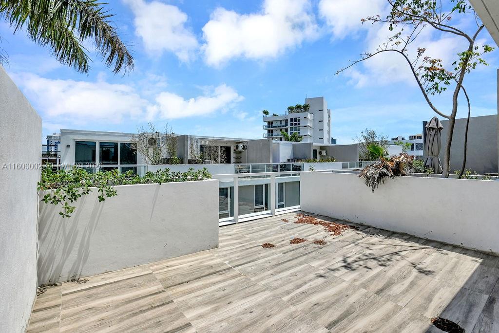 BAY HARBOR ISLAND - Residential