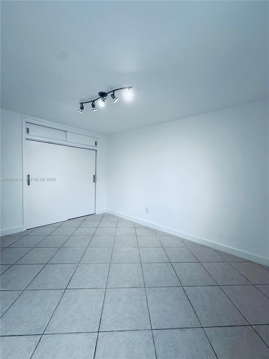 TOWER EAST INCORPORATED C - Residential Lease