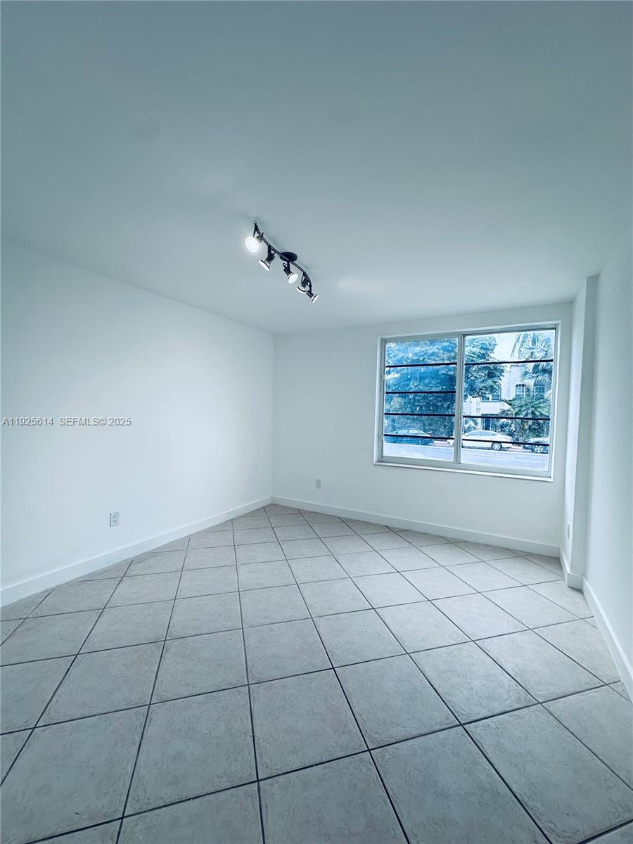 TOWER EAST INCORPORATED C - Residential Lease