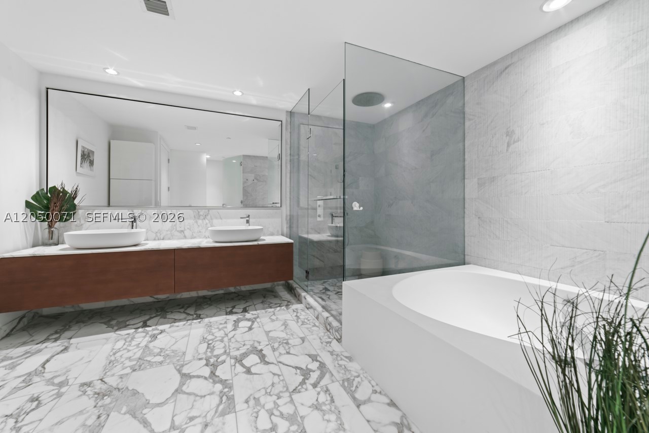 OCEANA BAL HARBOUR CONDO - Residential Lease