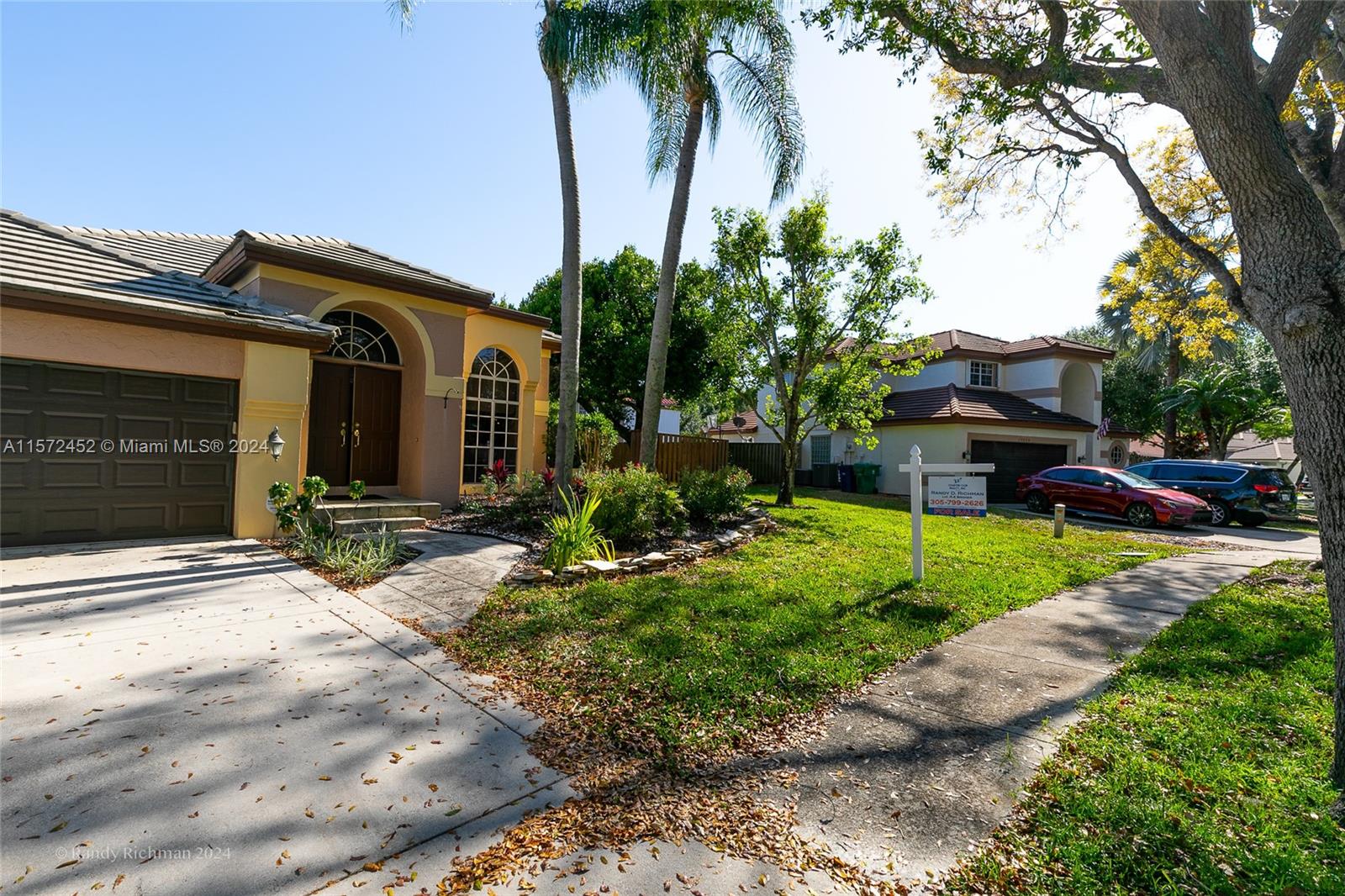 EMBASSY LAKES - Residential