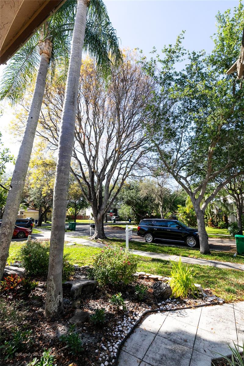 EMBASSY LAKES - Residential