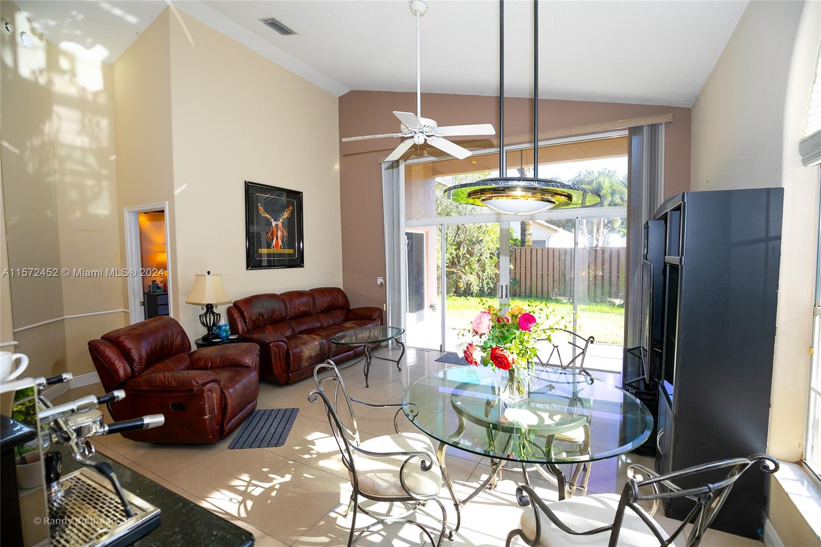 EMBASSY LAKES - Residential