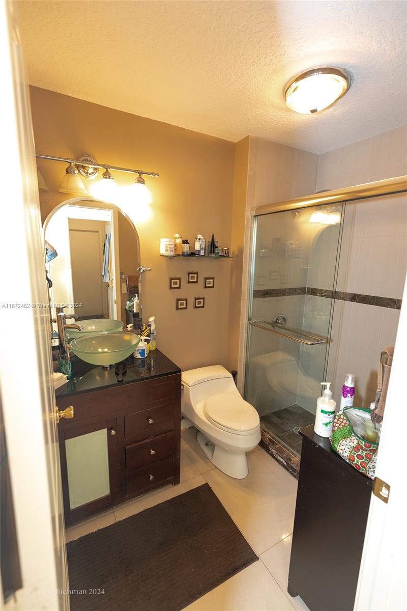 EMBASSY LAKES - Residential