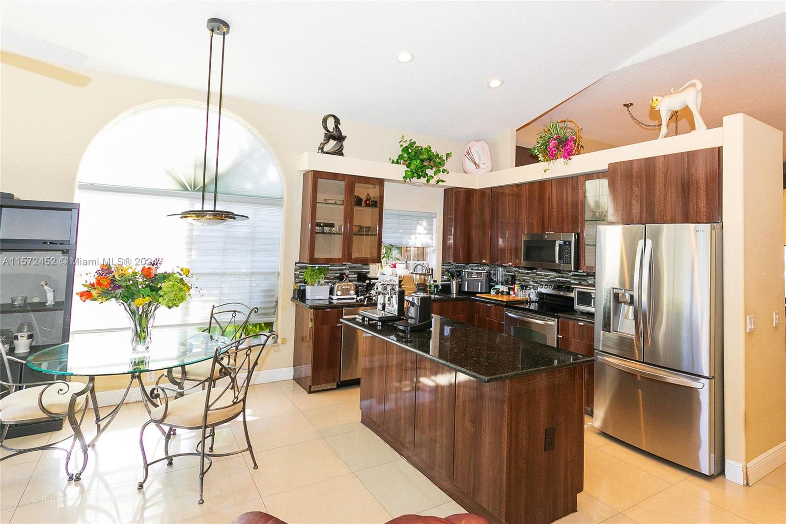 EMBASSY LAKES - Residential